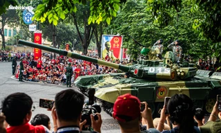 Hào hùng khoảnh khắc dàn xe tăng, tên lửa 'đi giữa vòng tay nhân dân' trong Đại lễ Quốc khánh