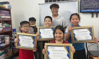 Từ học sinh giỏi Địa lý đến thầy giáo ngoại ngữ Gen Z với lớp học gần 100 học sinh