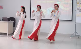 Sinh viên ngành Lưu trữ thi cuối kỳ bằng cách tái hiện không gian Cố đô