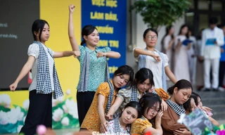 THPT Khương Đình: Kỷ niệm Ngày 20/10 bằng sự chia sẻ, yêu thương