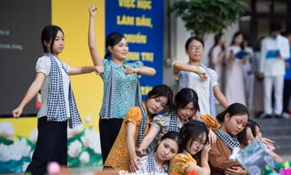THPT Khương Đình: Kỷ niệm Ngày 20/10 bằng sự chia sẻ, yêu thương