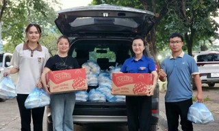 ‘Áo xanh’ xung kích khắc phục bão lũ cùng nhân dân