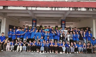 Hàng trăm sinh viên tình nguyện Trường Đại học Vinh chung tay khắc phục hậu quả sau bão số 10 Bualoi