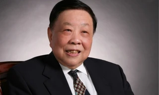 Giáo sư 93 tuổi là 'cao thủ' giảng dạy trực tuyến