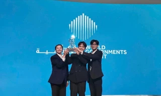 Nhóm tác giả được giải ở UAE