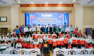 Hội Sinh viên Trường Đại học Khoa học Huế hỗ trợ sinh viên về quê đón Tết
