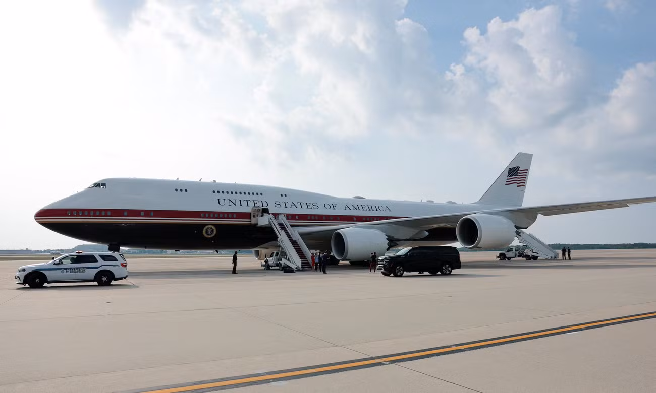 Ông Trump lần đầu đi chuyên cơ 'Nhà Trắng biết bay' xa hoa chưa từng có