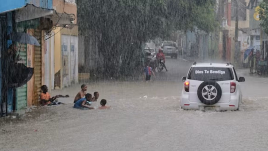 Bầu trời đỏ tím kỳ dị khi siêu bão Melissa sắp đổ bộ Jamaica: Là dấu hiệu  gì? | Báo điện tử Tiền Phong