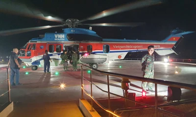 Trực thăng hiện đại EC-225 bay biển đêm cấp cứu bệnh nhân