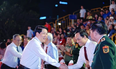 Chủ tịch nước Lương Cường dự chương trình nghệ thuật kỷ niệm 85 năm ngày Bác Hồ về nước lãnh đạo cách mạng