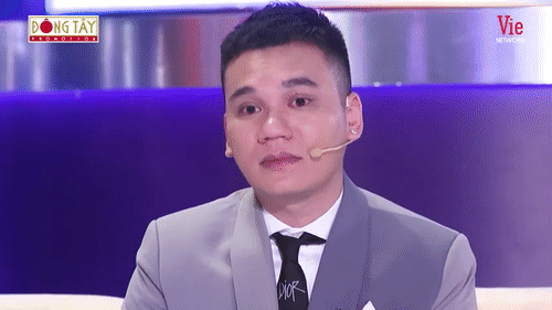 Khắc Việt trào nước mắt kể về quá khứ nợ chồng chất, trốn chui lủi cùng em trai 