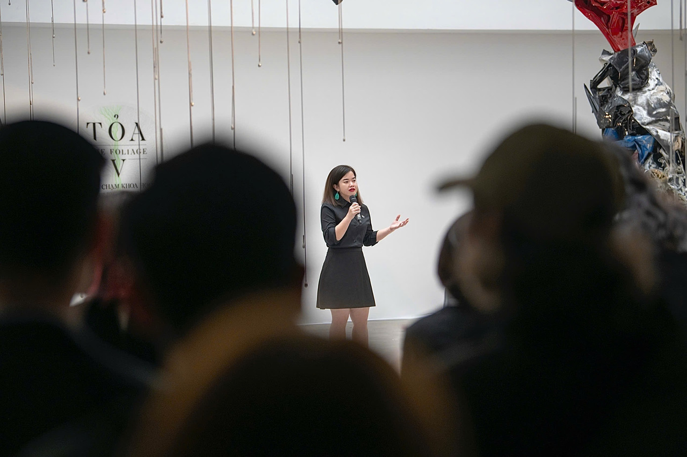 chi-nguyen-tra-my-giam-doc-vcca-phat-bieu-tai-khai-mac-trien-lam-toa-v-diem-cham-khoa-hoc.jpg