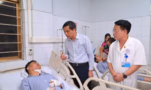 Quảng Ninh hỗ trợ tối đa cho các nạn nhân vụ lật tàu trên vịnh Hạ Long