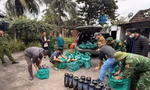 Quảng Ninh bắt giữ vụ vận chuyển khí cười quy mô lớn