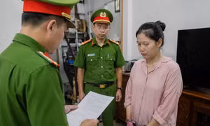 Tạm giữ mẹ kế đánh bé trai 10 tuổi tử vong ở Quảng Ninh