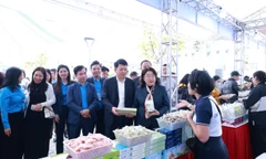 Hội chợ hàng Việt giảm giá 40% phục vụ công nhân Thủ đô