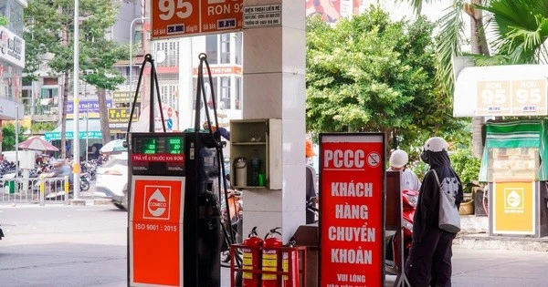 Nhiều cây xăng tại TPHCM đồng loạt nhận chuyển khoản