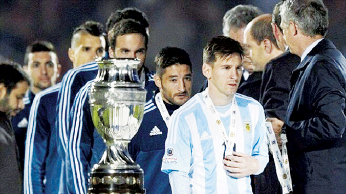 Messi vẫn vô duyên với chiếc cúp vô địch trong màu áo ĐT Argentina. Ảnh: GETTY IMAGES