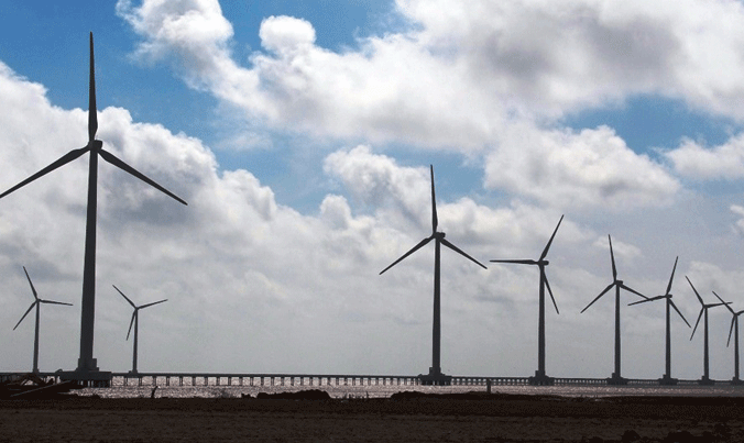 Điện gió, một thành tựu và đặc trưng của Bạc Liêu. Ảnh: Tiến Hưng.