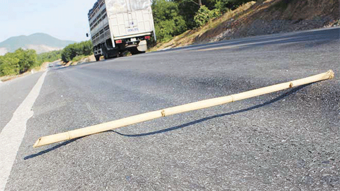 Mặt đường sụt lún ở Ninh Bình. Ảnh: Đ.H