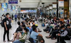 Chậm hủy chuyến bay: Khách có quyền yêu cầu hoàn vé trường hợp nào?