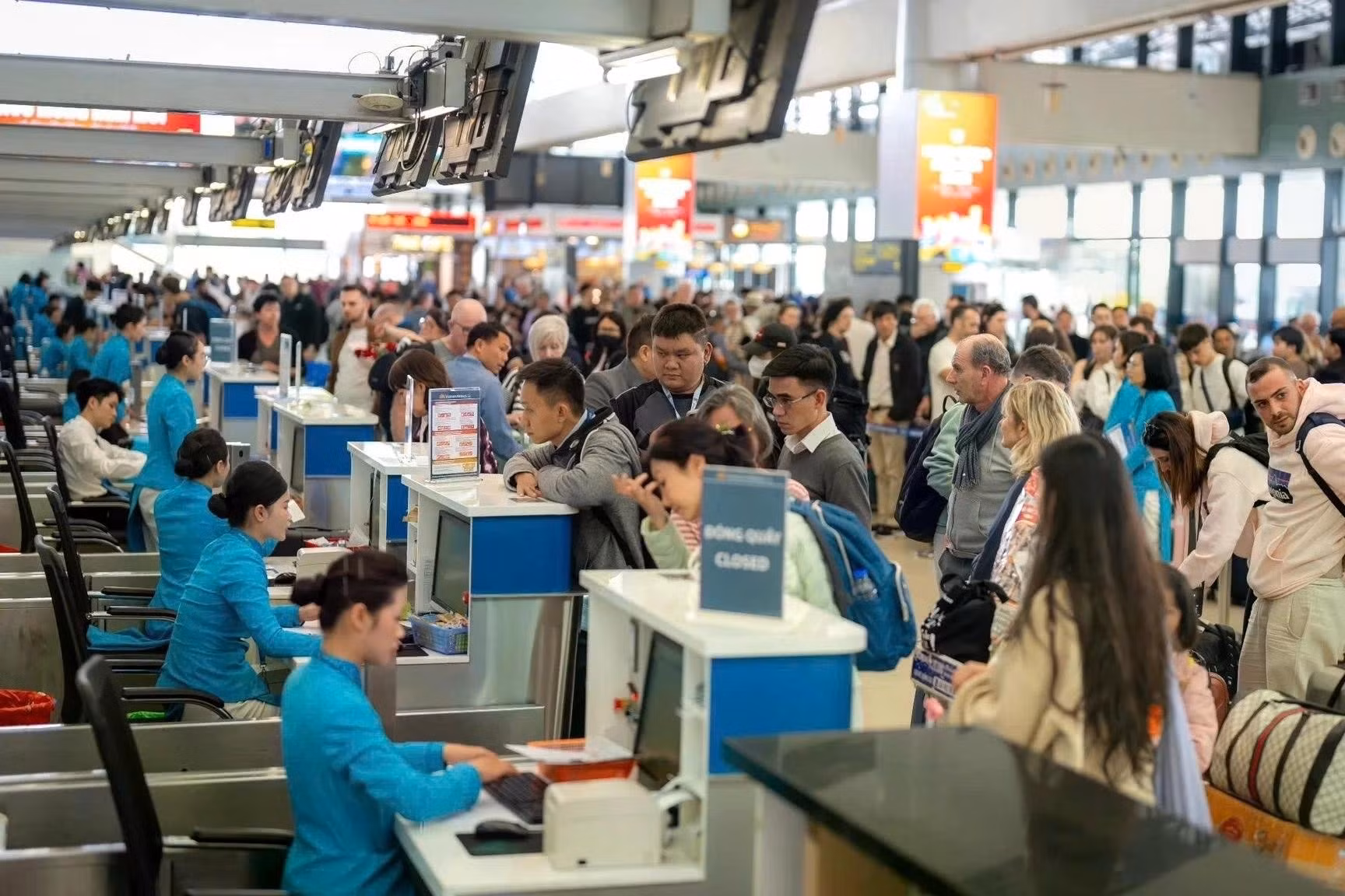 Hành khách làm thủ tục check-in tại sân bay Nội Bài. Ảnh: Cảng hàng không quốc tế Nội Bài.