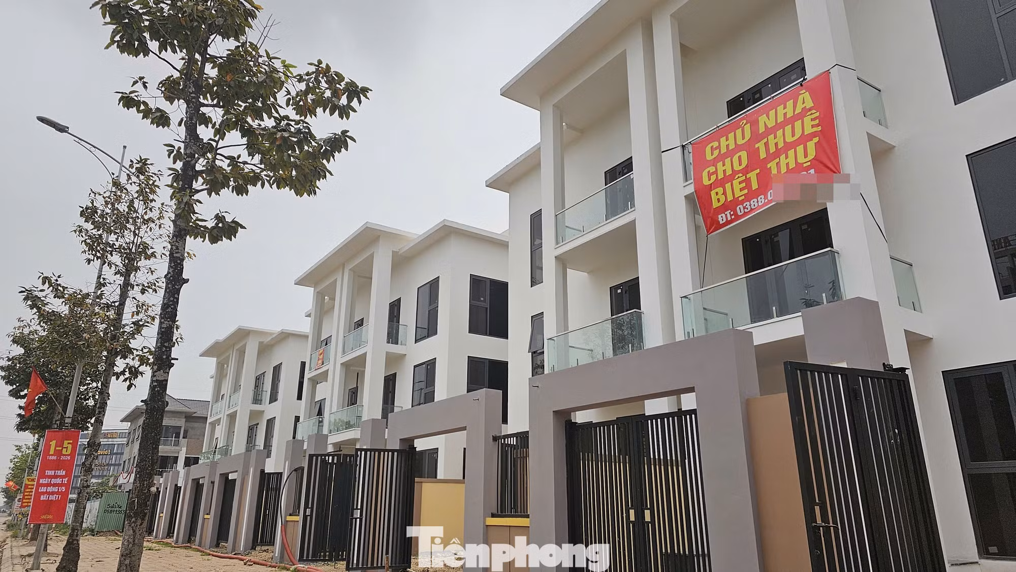 Giao dịch nhà ở thấp tầng đi ngang