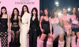 4 mẩu TWICE khoe hình thể tại show Victoria’s Secret, Tzuyu xin lỗi vì hát tệ