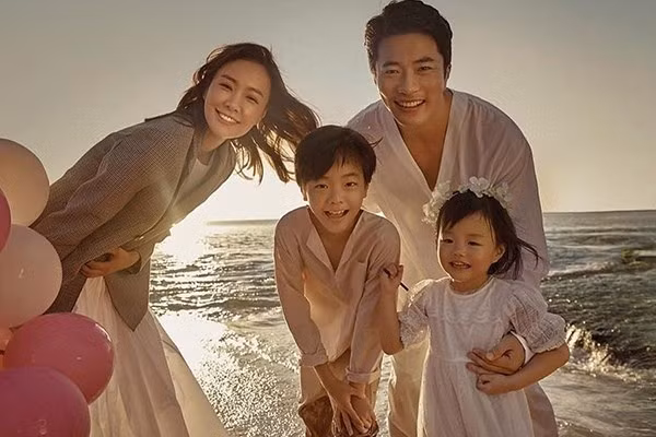 ong-hoang-nuoc-mat-kwon-sang-woo-va-vo-van-nhu-thuo-dau.jpg