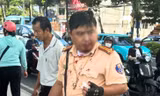 Cán bộ CSGT ở Nha Trang bị người nước ngoài đấm chảy máu miệng khi đang làm nhiệm vụ