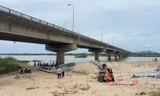 Bơi qua sông, một công nhân sửa chữa cầu Đà Rằng mất tích