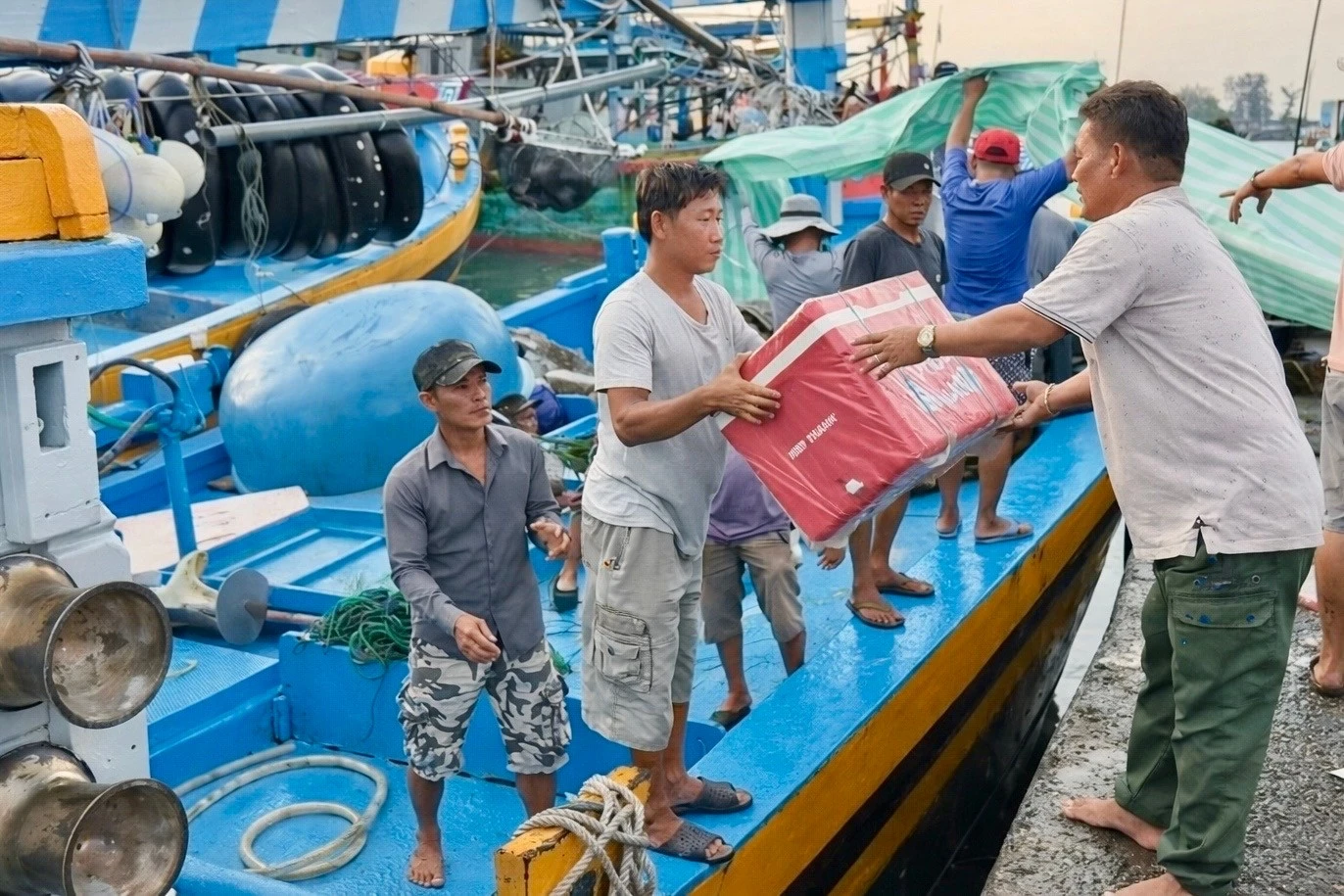 Ngư dân Phan Thiết xuất hành đầu năm, cầu mưa thuận gió hòa và mùa cá bội thu