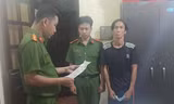 Cầm kéo xông vào tiệm làm móng cướp dây chuyền
