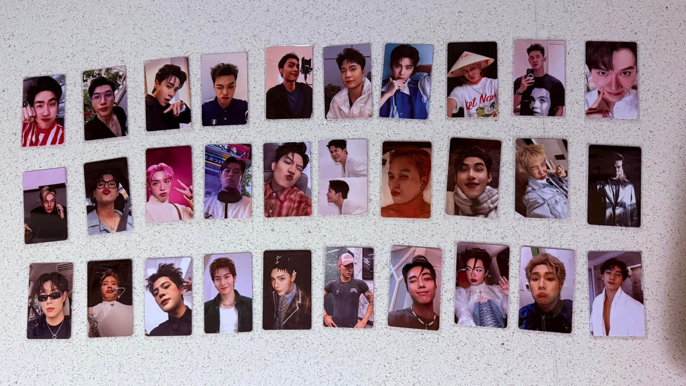 Loạt biểu cảm khó đỡ của dàn "anh trai" xuất hiện trên "card bo góc" khiến fan đứng ngồi không yên. - Ảnh: FB Michael Nguyen 521102178-24053119837640364-3642142556791110900-n.jpg