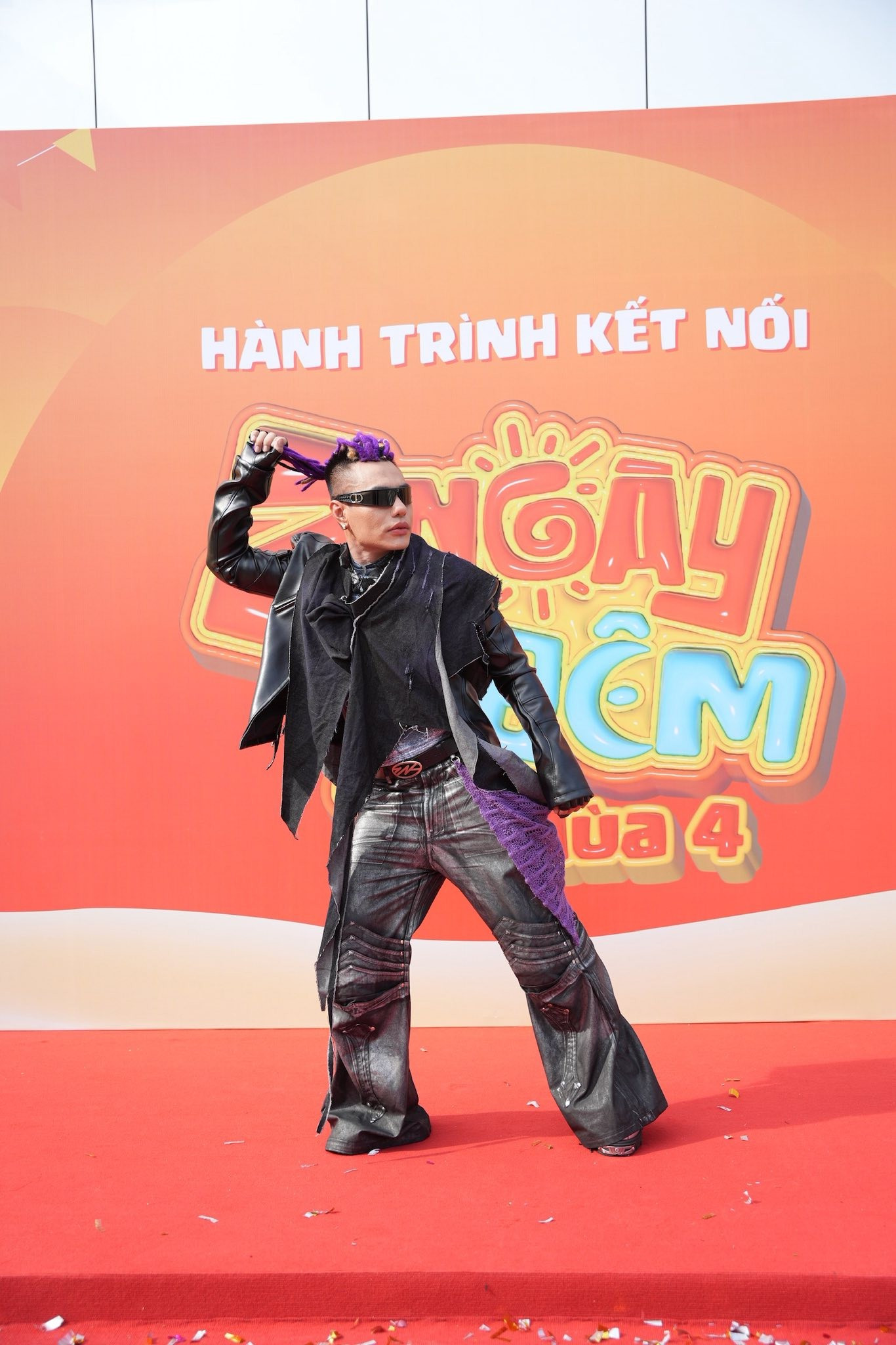 Dương Lâm khoe tóc mới với trang phục bụi bặm cá tính. 519386485-1264909968411821-4593723822981323689-n.jpg