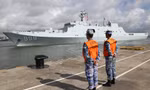 Các thủy thủ Trung Quốc quan sát tàu chiến của hải quân Trung Quốc tiến vào căn cứ Djibouti. Ảnh: Xinhua.