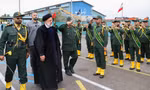 Hình ảnh cố Tổng thống Iran Ebrahim Raisi (thứ 3 từ trái) đến thăm căn cứ hải quân của Lực lượng Vệ binh Cách mạng Iran (IRGC) tại Bandar Abbas, miền nam Iran, được công bố vào ngày 2//2024. Ảnh: Văn phòng Tổng thống Iran.