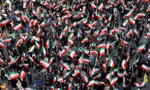 Người biểu tình Iran phản đối các cuộc tấn công của Mỹ và Israel tại Tehran hôm 28/2. Ảnh: Reuters.