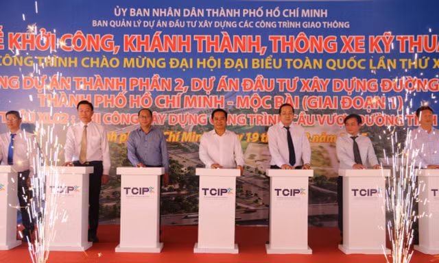 TPHCM đồng loạt khởi công loạt dự án giao thông trọng điểm 