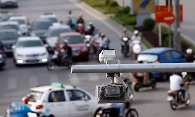 Lắp camera nhận diện biển số, kiểm soát khí thải ở TPHCM