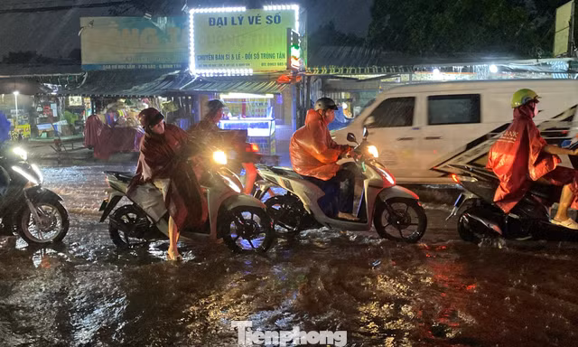 Diễn biến đợt mưa lớn tại TPHCM những ngày cuối tháng 10