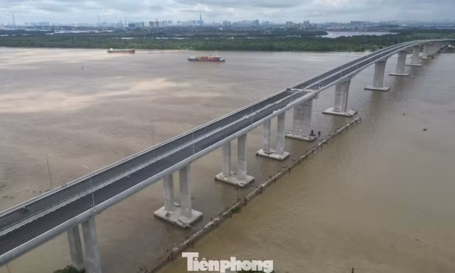 Hình ảnh cầu lớn nhất trên tuyến Vành đai 3 TPHCM trước ngày thông xe