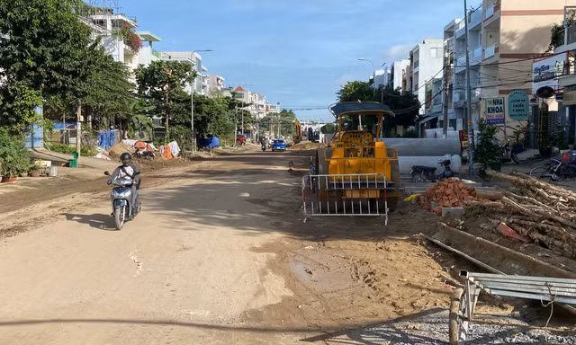 TPHCM: 'Chủ yếu xoay quanh nâng đường, cả thành phố cùng nâng, nhưng ngập vẫn hoàn ngập'