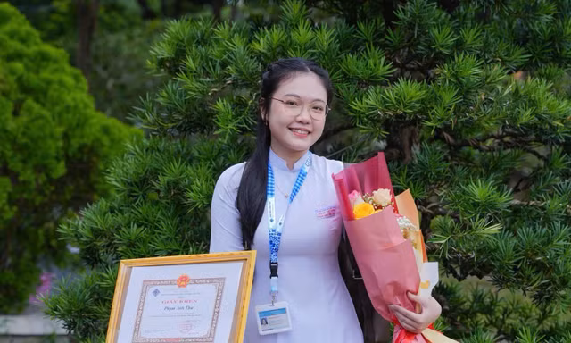 Từ mất mát đến thủ khoa, hành trình không gục ngã của Phạm Anh Thư
