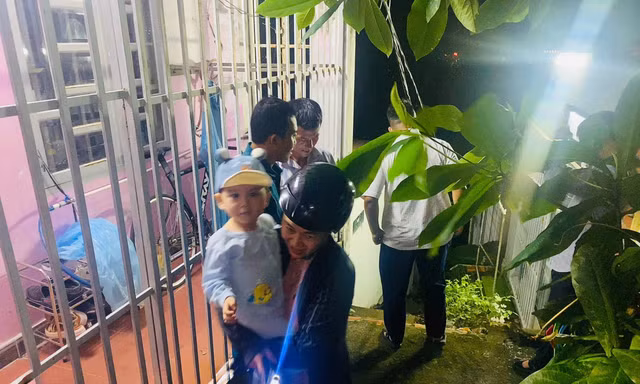Vũng Tàu khẩn trương di dời 17 hộ dân nguy cơ sạt lở do ảnh hưởng bão số 13