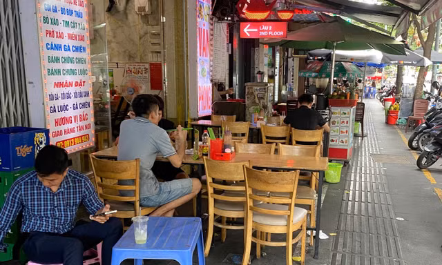 TPHCM thu hơn 8,5 tỷ từ vỉa hè, chuẩn bị nghị quyết mới