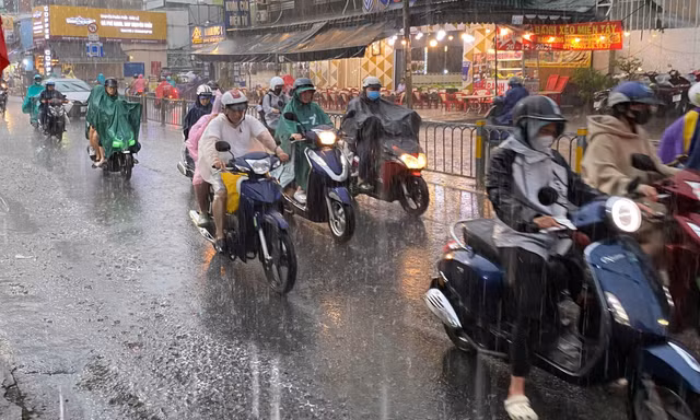 TPHCM tháng 10: Nhiều mưa dông, khả năng có các hiện tượng thời tiết nguy hiểm