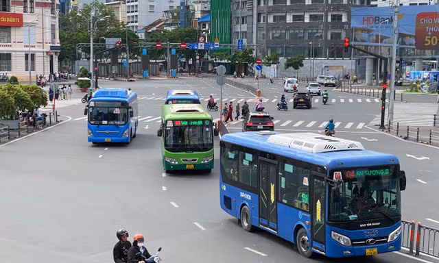 Hạn chế xe xăng, TPHCM bổ sung 72 tuyến xe buýt và 8.000 xe đạp công cộng