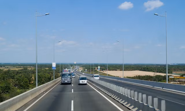 Thu hẹp làn đường cao tốc TPHCM - Long Thành - Dầu Giây trong 1 tháng