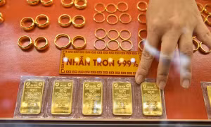 Giá vàng diễn biến lạ 